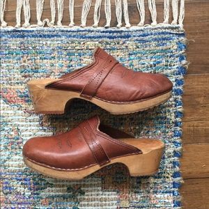 🌈Vintage 70s Wooden Clogs